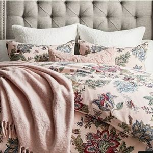 Pottery Barn Queen Duvet Cover and Shams